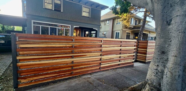 2631 Kenwood Ave in Los Angeles, CA - Foto de edificio - Building Photo