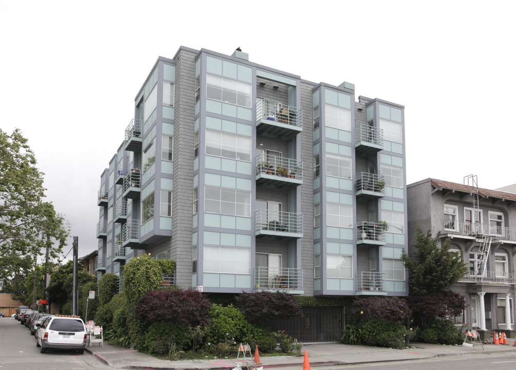 Lakeview Condos in Oakland, CA - Building Photo