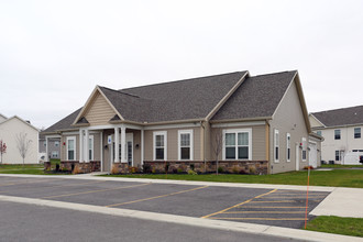 The Townhomes at Pleasant Meadows in Lancaster, NY - Foto de edificio - Building Photo