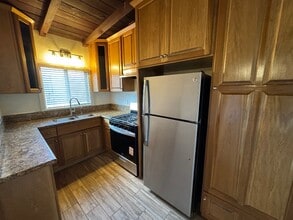 1422 Manhattan Beach Blvd, Unit 1422 in Manhattan Beach, CA - Building Photo - Building Photo