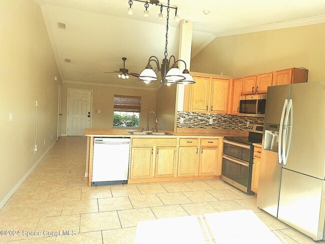 880 Brickell St SE in Palm Bay, FL - Building Photo - Building Photo