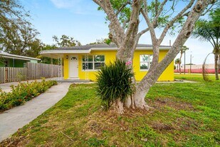 1205 Longwood St in West Palm Beach, FL - Building Photo