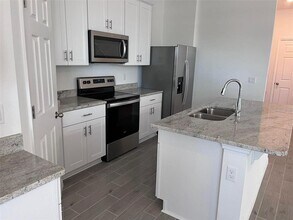 4716 Homestead Trl in St. Cloud, FL - Foto de edificio - Building Photo