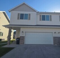 1225 S Beach Way in West Fargo, ND - Building Photo