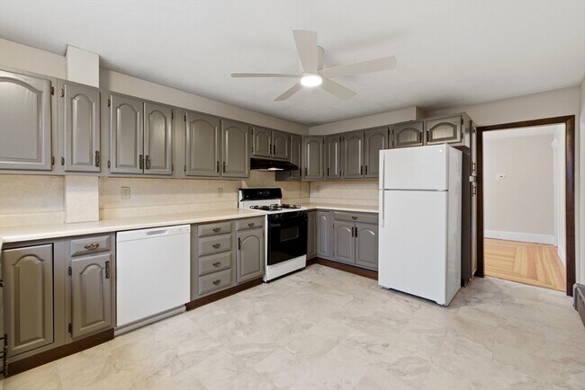 54 Thomas St in Medford, MA - Building Photo - Building Photo