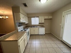 27 Glenwood Ct in Millbrook, AL - Building Photo - Building Photo