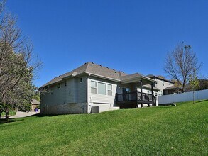 19527 Shadow Ridge Dr in Omaha, NE - Building Photo - Building Photo