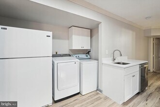 20672 Fairwater Pl in Sterling, VA - Building Photo - Building Photo