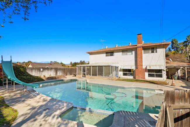 465 Bregante Dr in Diamond Bar, CA - Foto de edificio - Building Photo