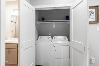 144 W 5th St, Unit Unit C in Kemah, TX - Foto de edificio - Building Photo