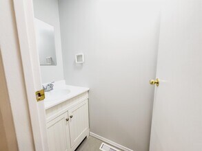 611 Willow Ct NW in Edmonton, AB - Building Photo - Building Photo