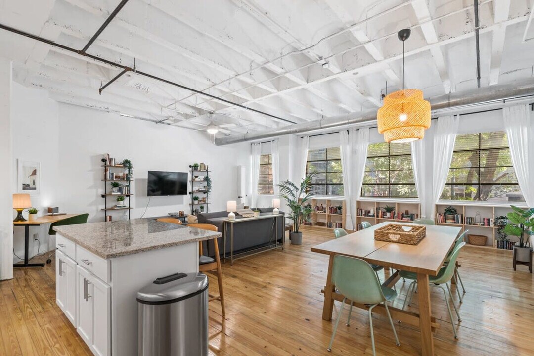 900 Peachtree St NE in Atlanta, GA - Building Photo