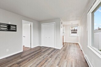 10112 E Broadway Ave in Spokane Valley, WA - Building Photo - Building Photo