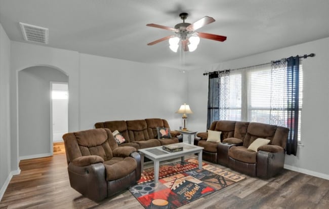 859 San Ignacio in New Braunfels, TX - Foto de edificio - Building Photo