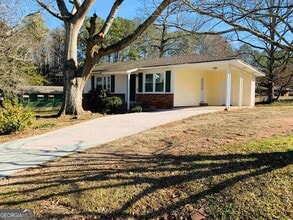 24 Camellia Dr in Newnan, GA - Building Photo - Building Photo