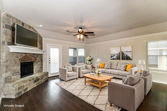 4112 Bridle Path Ln in Sanger, TX - Foto de edificio - Building Photo