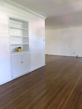 2818 S Barrington Ave in Los Angeles, CA - Building Photo - Building Photo