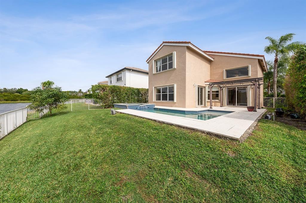 2755 SW 165th Ave in Miramar, FL - Foto de edificio