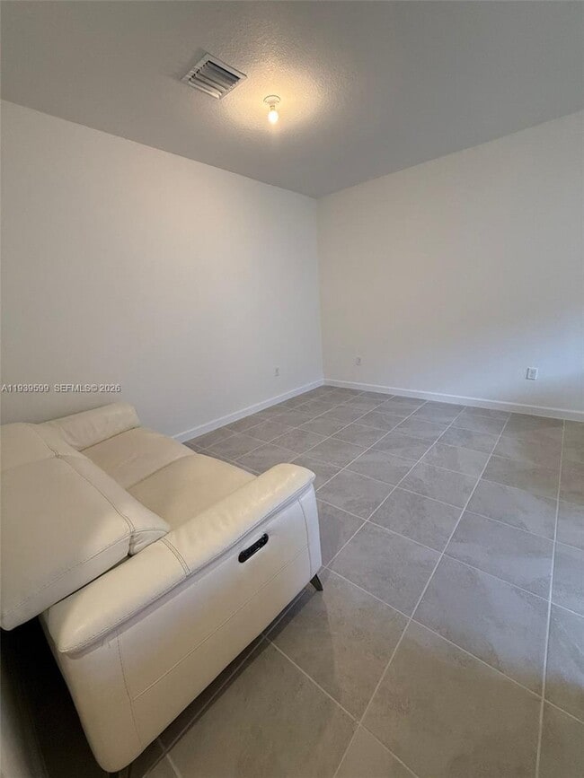 2832 SE 23rd Ave in Homestead, FL - Building Photo - Building Photo