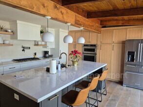 1497 Oakridge Dr in Ogden, UT - Foto de edificio - Building Photo