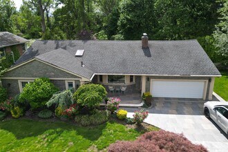 31 Vista Rd in Roslyn Heights, NY - Building Photo - Building Photo