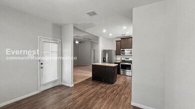 6312 Juniper Vw in New Braunfels, TX - Foto de edificio - Building Photo