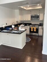 6457 Winona Ct in Oak Park, CA - Building Photo - Building Photo