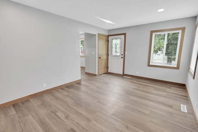 53 Brook Cir in Pella, IA - Building Photo - Building Photo