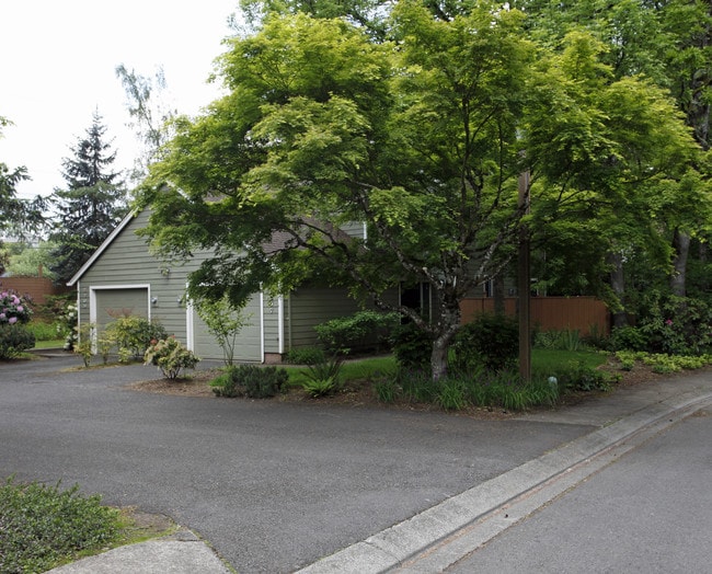 Woodscape Glen in Salem, OR - Building Photo - Building Photo