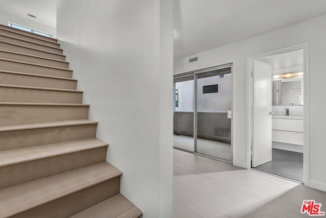 466 S Venice Blvd in Los Angeles, CA - Building Photo - Building Photo