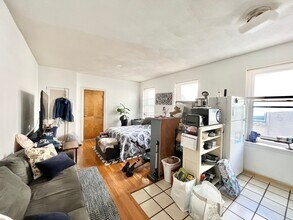 1411 Commonwealth Ave, Unit 404 in Boston, MA - Building Photo - Building Photo