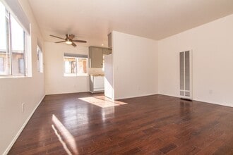 1069 Chalcedony St in San Diego, CA - Building Photo - Building Photo