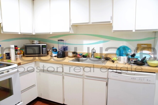 390 Riverway, Unit #2 in Boston, MA - Building Photo - Building Photo