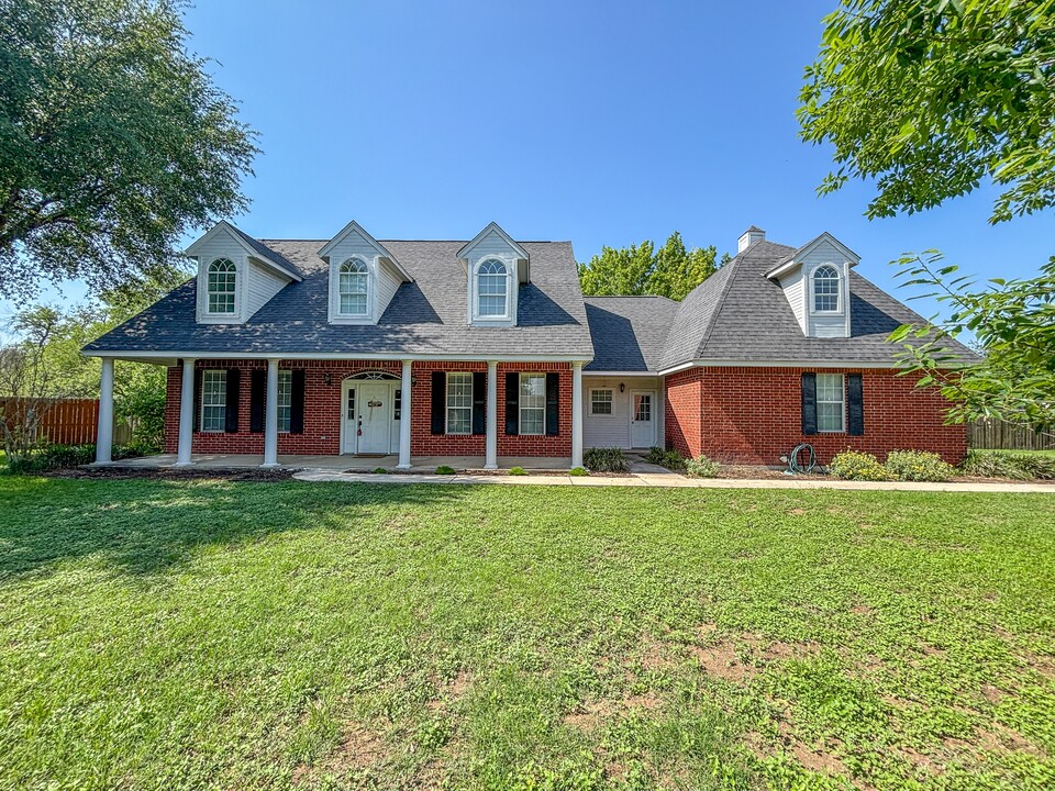 134 Maderas in Seguin, TX - Building Photo