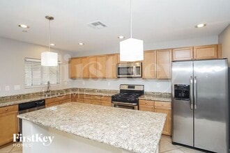 10618 Gibbous Moon Dr in Las Vegas, NV - Building Photo - Building Photo