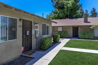 Rancho Del Cade in Clovis, CA - Building Photo - Building Photo