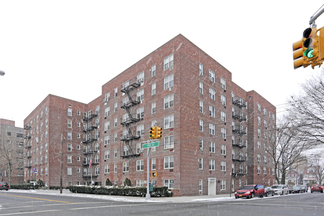 Emily Towers in Flushing, NY - Foto de edificio