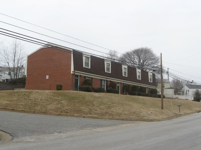 807 Barrows Mill Rd in Martinsville, VA - Building Photo - Building Photo