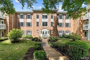 964 Claytonbrook Dr, Unit 1C in Ballwin, MO - Building Photo