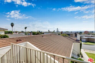 5011 W 59th St in Los Angeles, CA - Building Photo - Building Photo