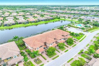 15256 Zeno Wy in Naples, FL - Foto de edificio - Building Photo