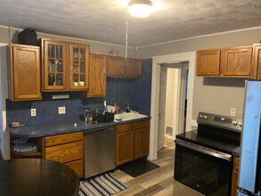 21 Willoughby St, Unit 21 Willoughby St. in Bristol, CT - Building Photo - Building Photo