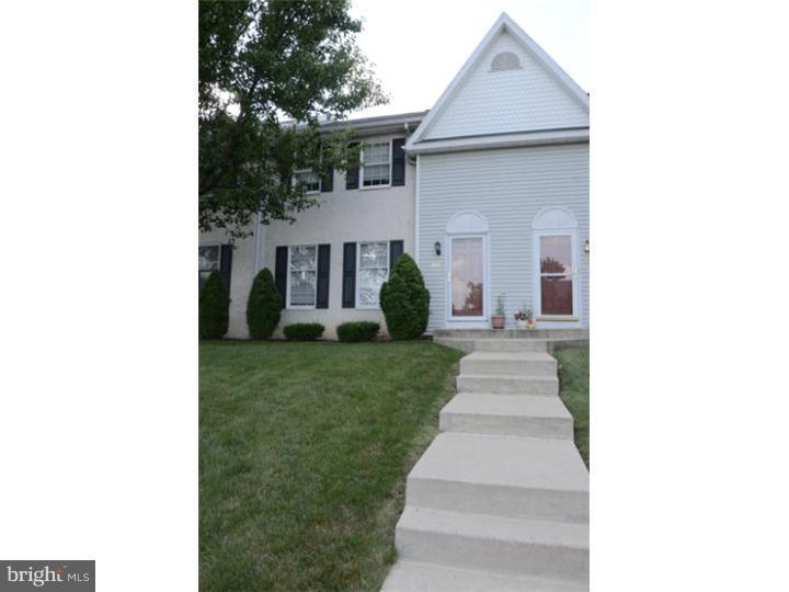 2804 Hampton Ln in Sinking Spring, PA - Building Photo