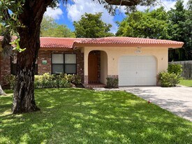 1372-1376-1376 NW 93rd Terrace in Coral Springs, FL - Building Photo