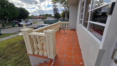 8261 SW 34th Terrace in Miami, FL - Building Photo - Building Photo