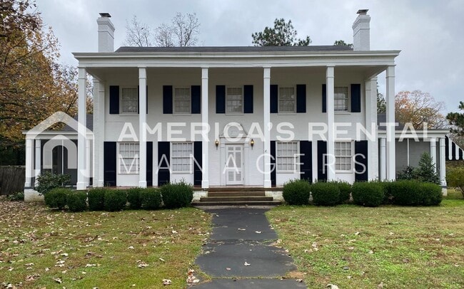 property at 2205 Country Club Dr