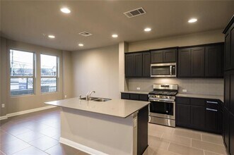 6814 E Riverside Dr in Austin, TX - Building Photo - Building Photo