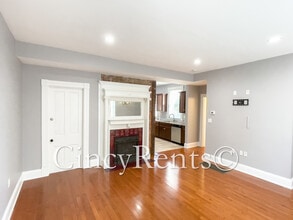 3942 Hazel Ave, Unit 1 in Cincinnati, OH - Foto de edificio - Building Photo