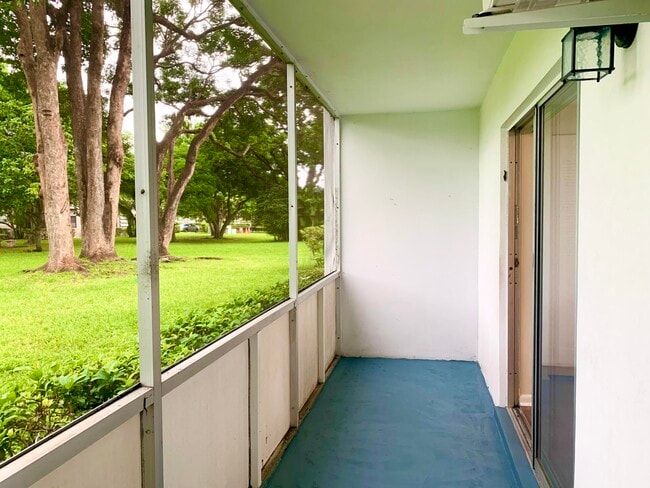 336 Windsor O in West Palm Beach, FL - Building Photo - Building Photo