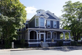 542 County St in New Bedford, MA - Foto de edificio - Building Photo
